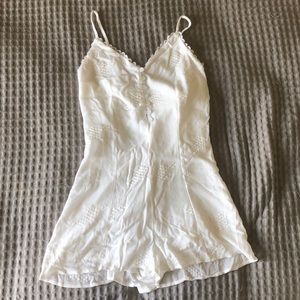 ⭐️HP⭐️ NWT Sage The Label White Romper